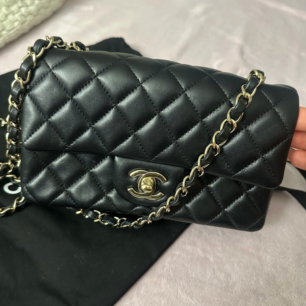 CHANEL Black Quilted Shoulder Bag with Chain